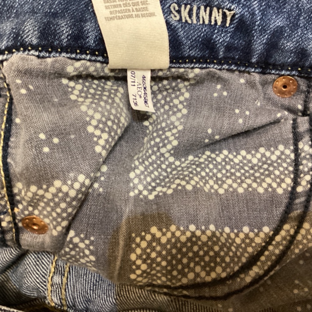 AE Stretch SKINNY Jeans Distressed/Destroyed Size 6 Long from 2011 - Picture 5 of 6